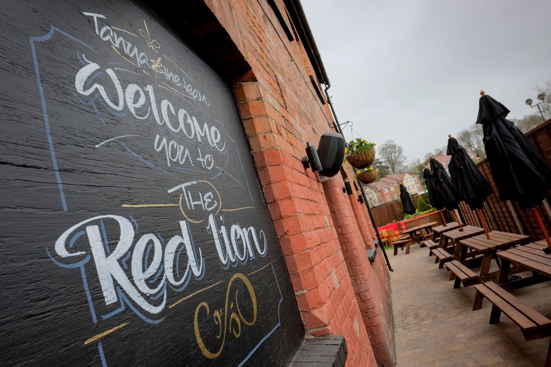 Red Lion, Stone
